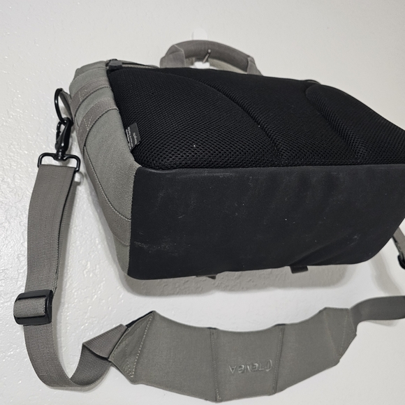 Tenba Camera Messenger Bag Gray Padded DSLR Gear Travel Bag Adjustable Strap - Picture 8 of 8